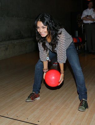 vanessa+hudgens+bowling.jpg